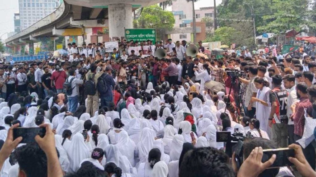 ৬ দফা দাবিতে মহাসমাবেশ করেছে পলিটেকনিক শিক্ষার্থীরা