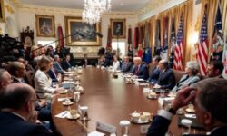 হরমুজ প্রণালির নতুন সংকট: হোয়াইট হাউসে ট্রাম্পের জরুরি বৈঠক