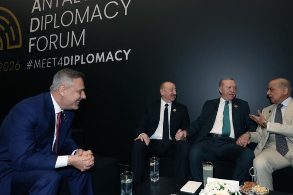 বেপরোয়া যুক্তরাষ্ট্রের বিকল্প খুঁজছে বিরক্ত ‘মধ্যম শক্তির’ মিত্র দেশগুলো